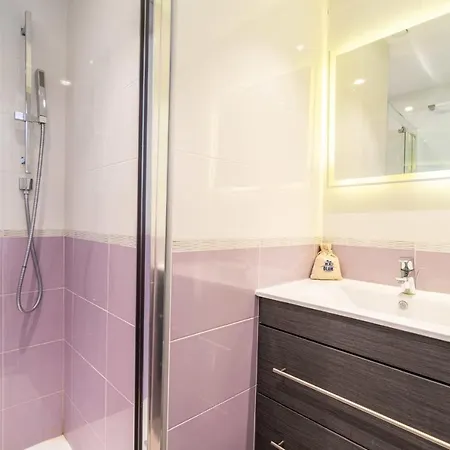 Close Centre 2 Bedroom 2 Bath Mezzanine & Balconies Exceptional Rating Ideal Families Easy Parking By Olam Apartamento