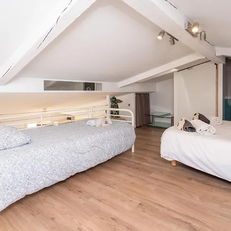 Apartment Mezzanine Balcony: Family Haven