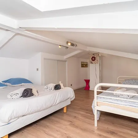 Close Centre 2 Bedroom 2 Bath Mezzanine & Balconies Exceptional Rating Ideal Families Easy Parking By Olam *