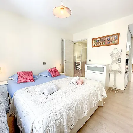 Apartment Mezzanine Balcony: Family Haven *