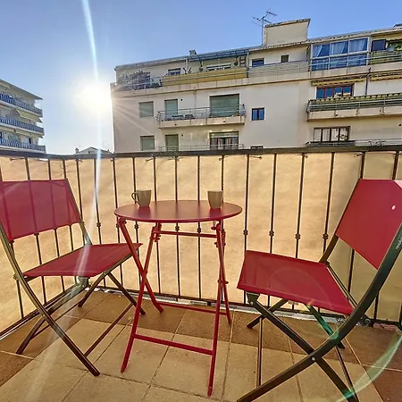 Mezzanine Balcony: Family Haven