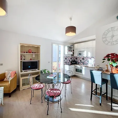 Apartment Mezzanine Balcony: Family Haven Cannes