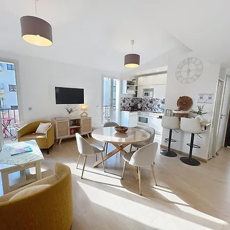 Close Centre 2 Bedroom 2 Bath Mezzanine & Balconies Exceptional Rating Ideal Families Easy Parking By Olam Cannes